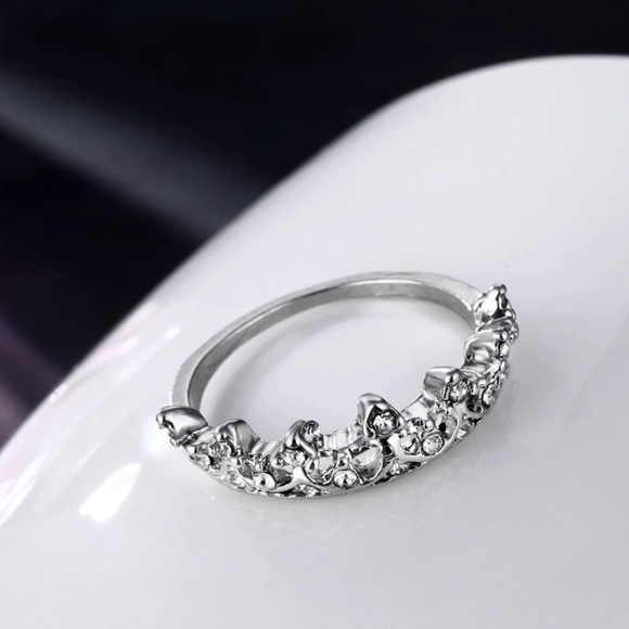 Crystal Crown Ring - Picture 6 of 6